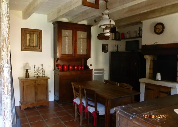 Maison De Village